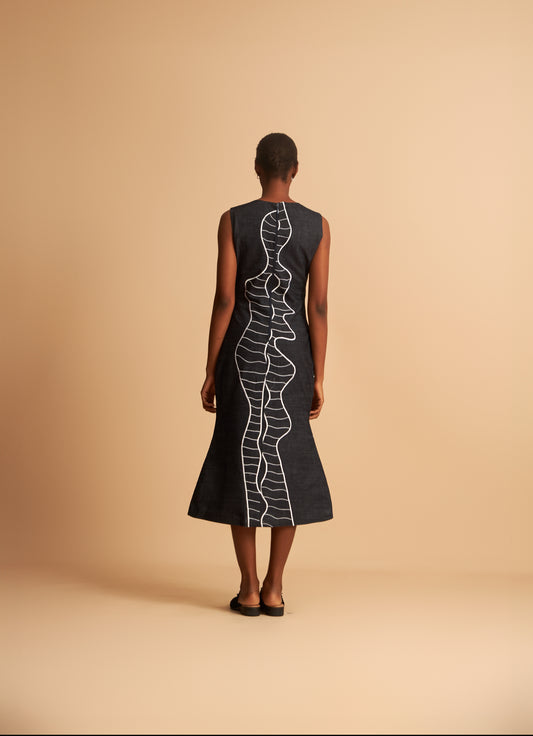 WUMAN FACES PATHWAY DRESS
