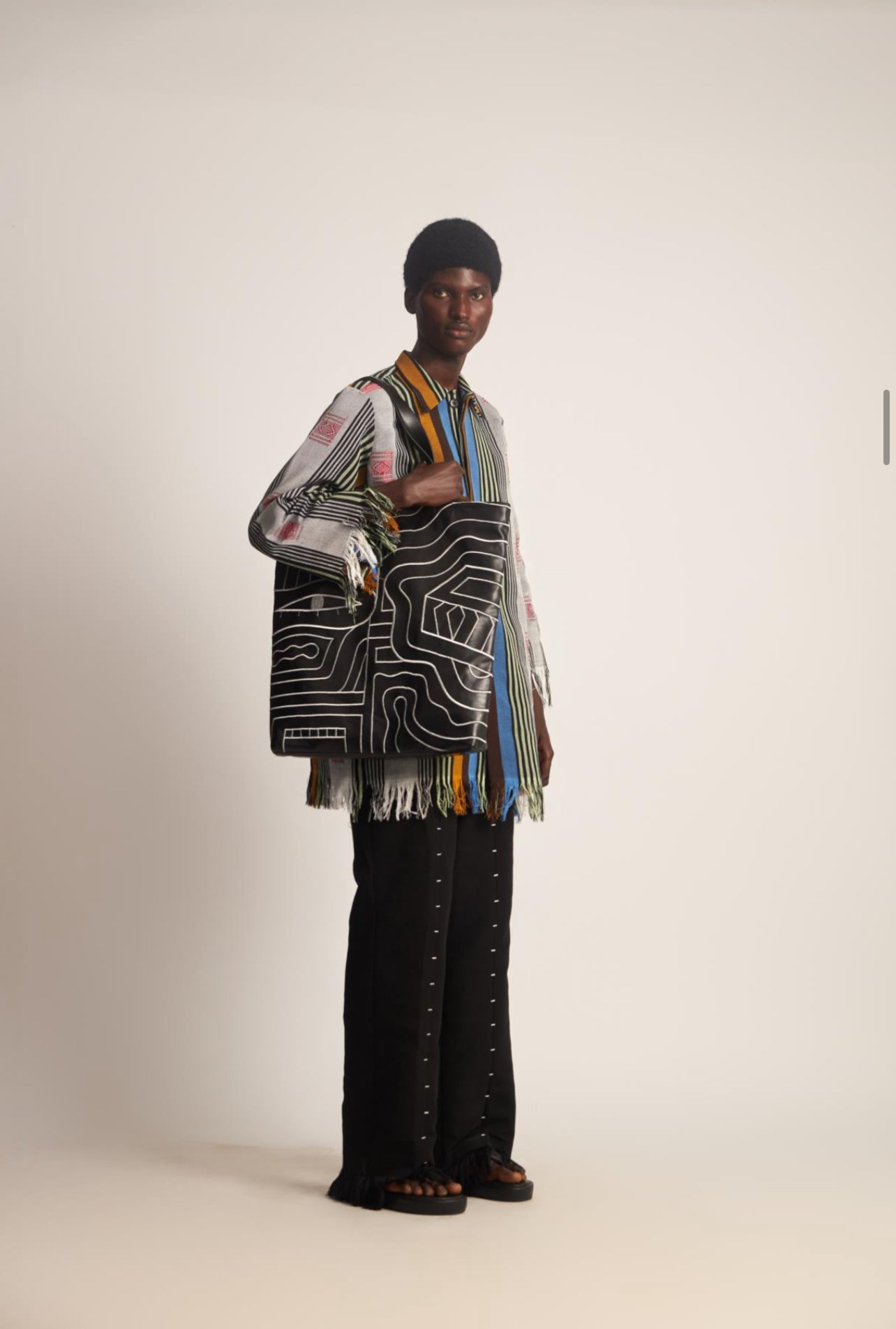 WUMAN EXPRESSIONIST TOTE
