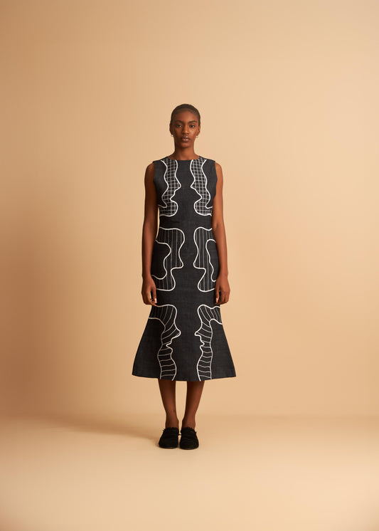 WUMAN FACES PATHWAY DRESS