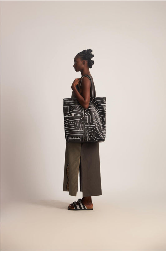 WUMAN EXPRESSIONIST TOTE